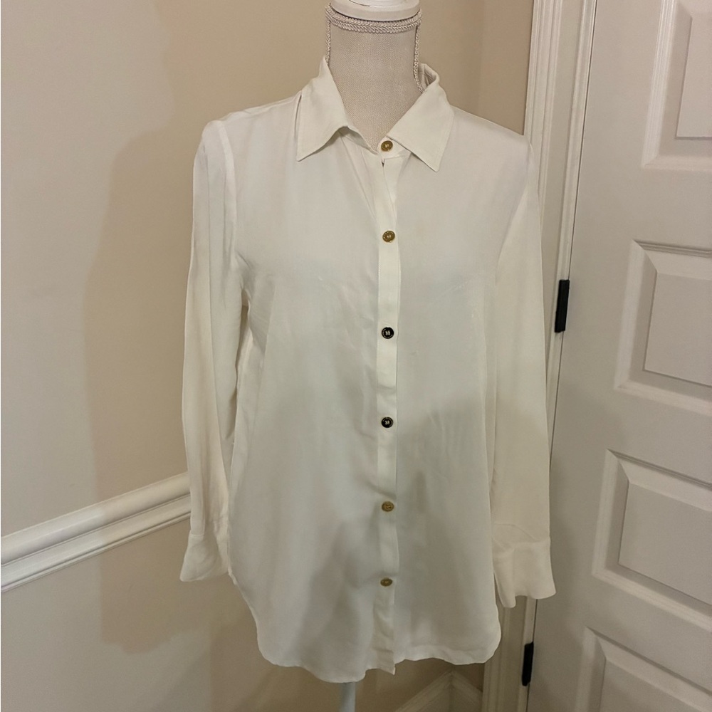 Chic White Button-Down Shirt - image 1